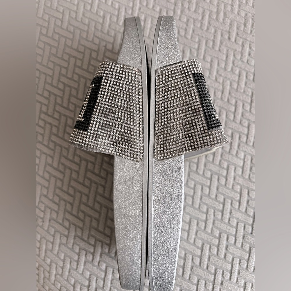 True Religion Slides - Picture 7 of 10